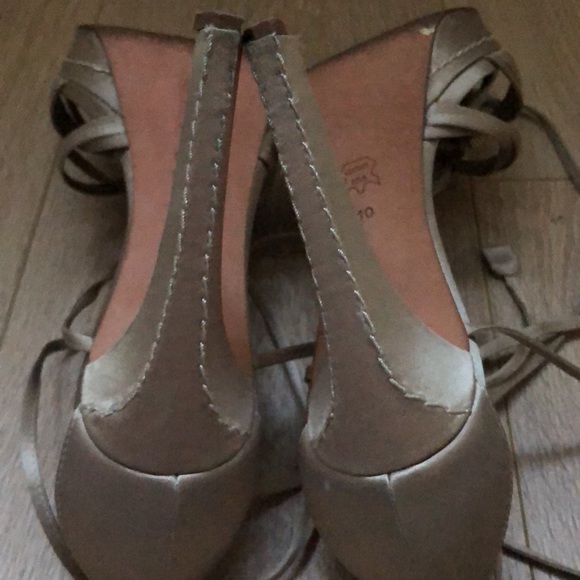 Gorgeous champagne gorgeous satin beaded sandals - Picture 6 of 6